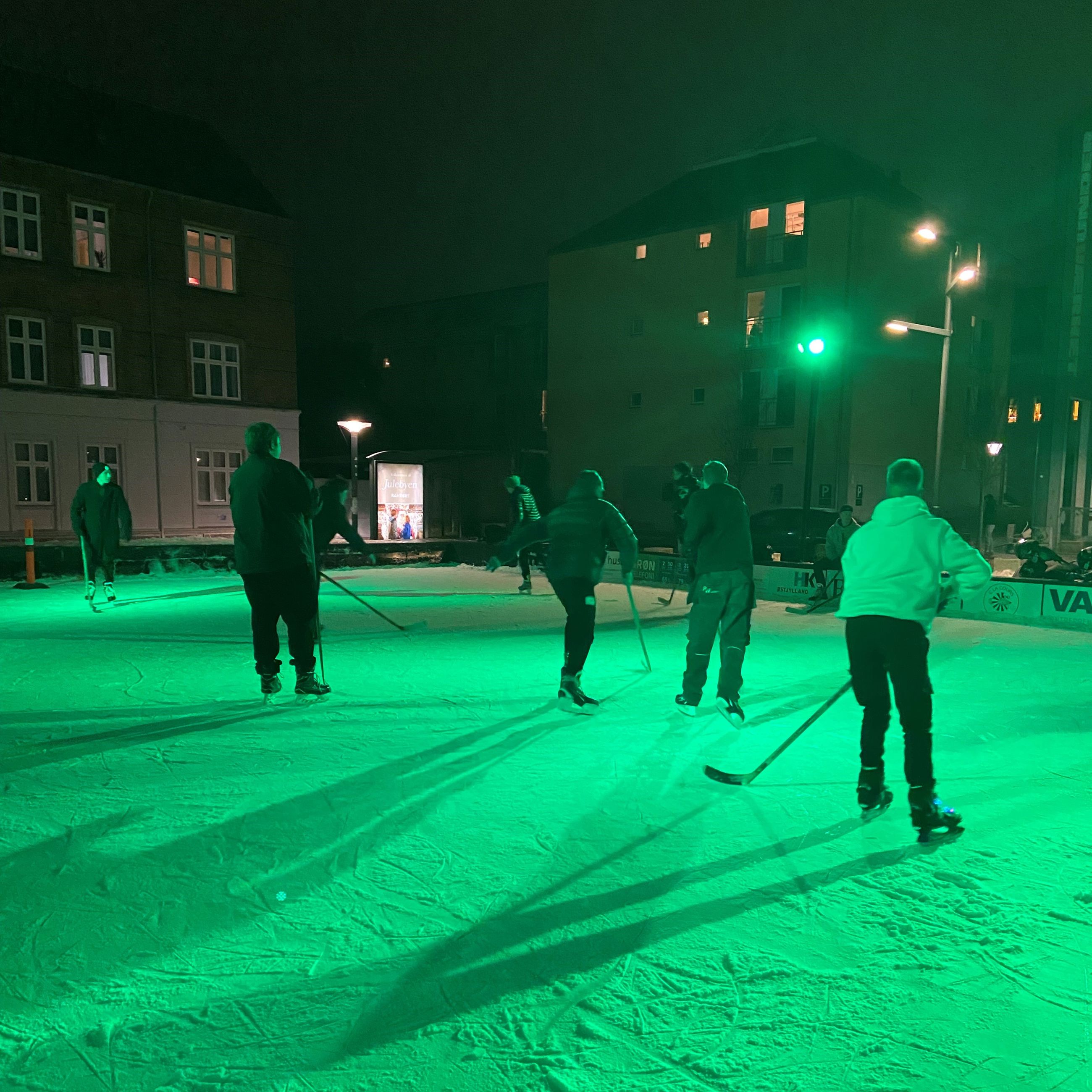 Ishockey på skøjtebanen